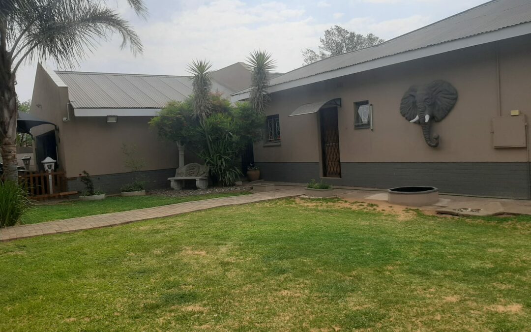 Modern 5 bedroom house