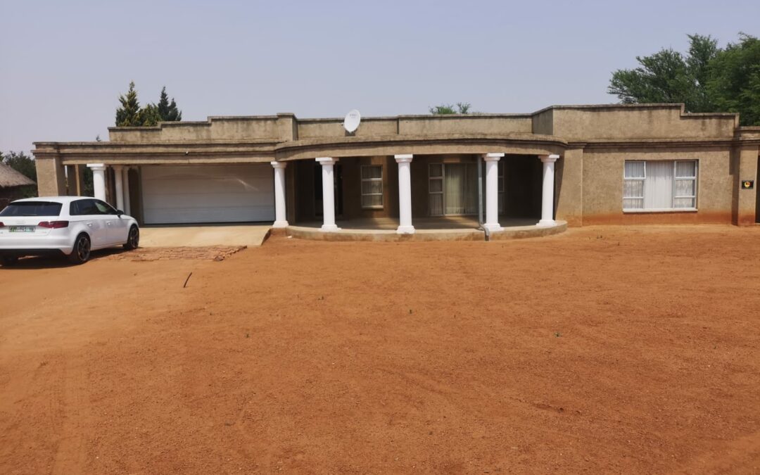 STYLISH AND MODERN HOUSE IN VAALPARK
